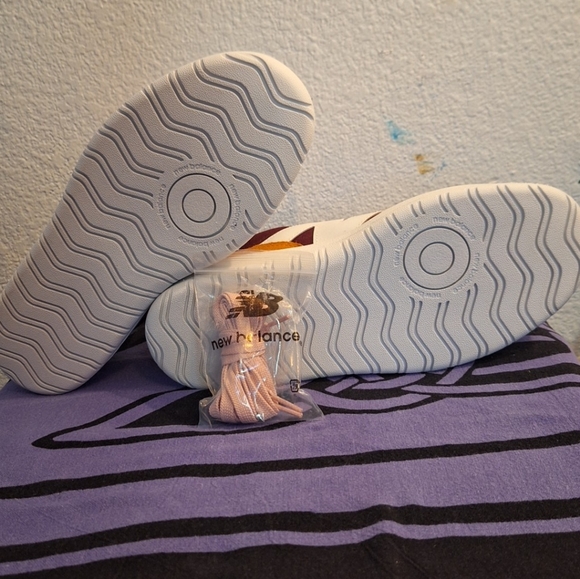 New Mens Balance CT302 Burgundy and Pink Shoes with extra set of pink lace - Picture 3 of 3